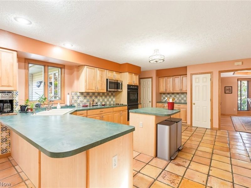 10124 Jamestown Drive, North Royalton, OH 44133 Photo 14