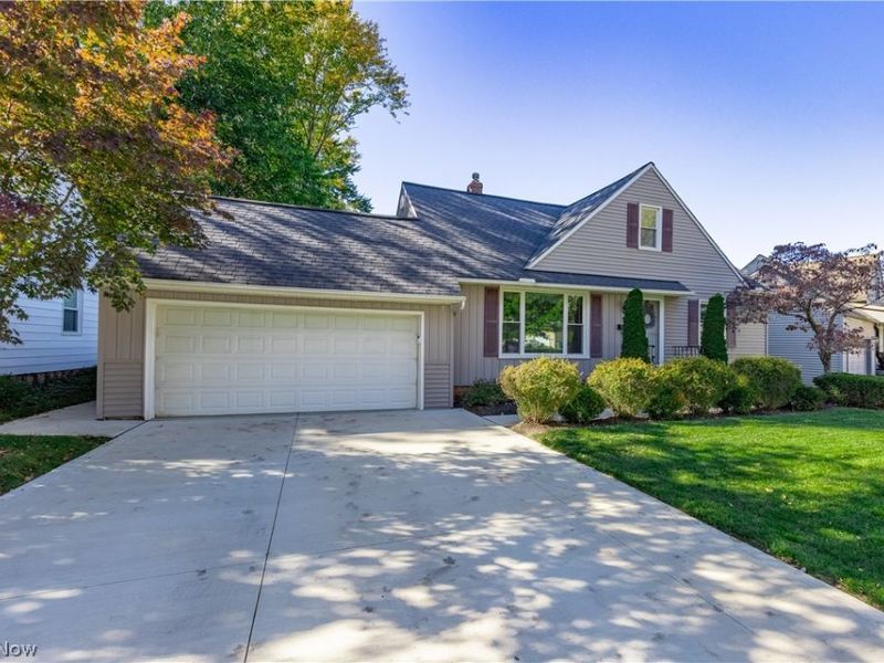 1746 Hawthorne Drive , Mayfield Heights, OH 44124 Photo 2