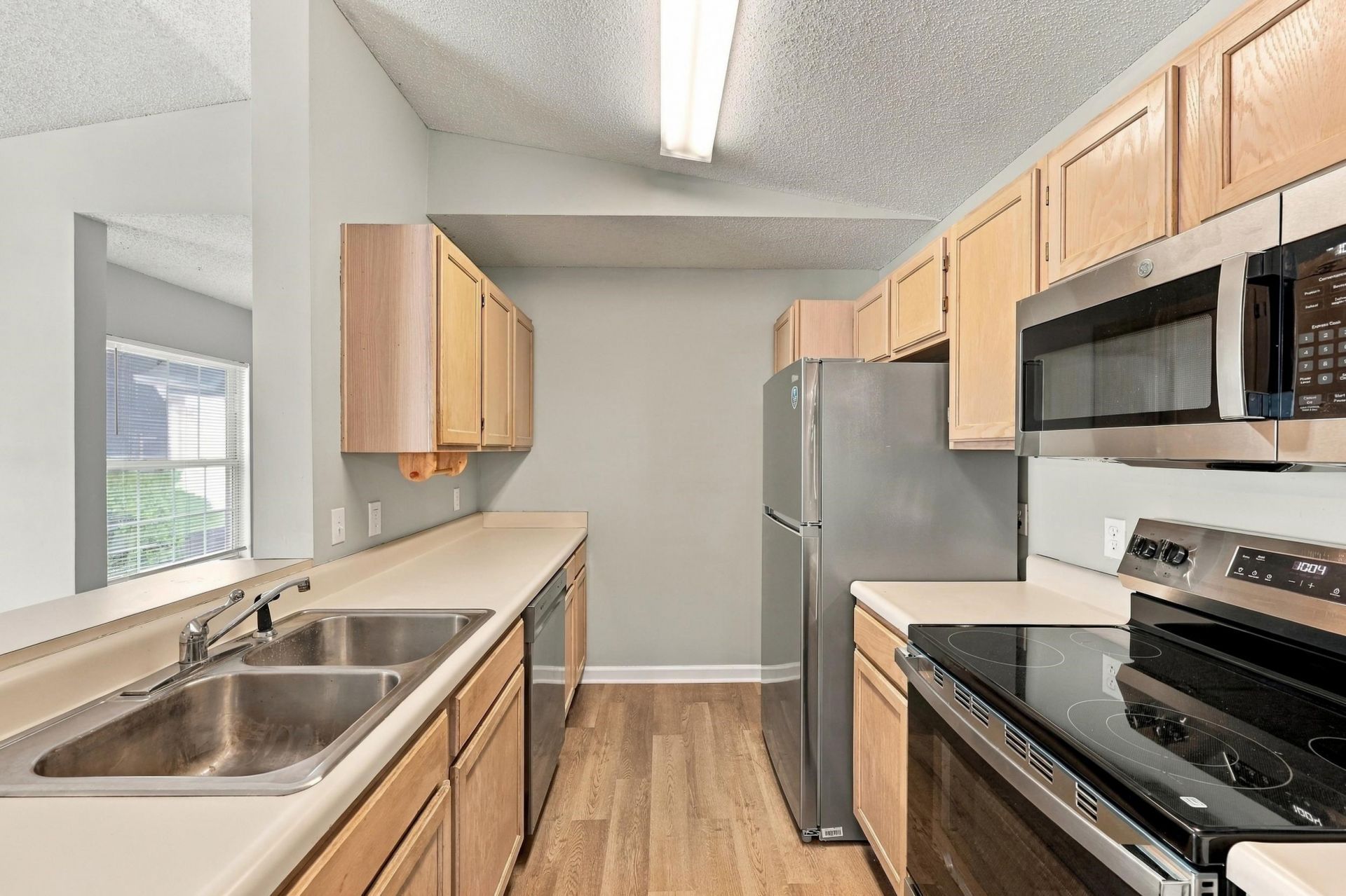 8566 Hopkins Circle  Photo 12