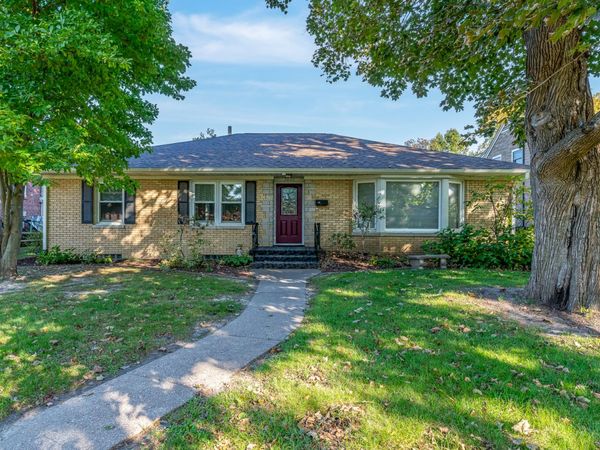 2840 E Pleasant Street , Davenport, IA 52803
