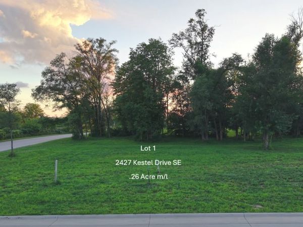 2427 Kestrel Drive SE, Cedar Rapids, IA 52403