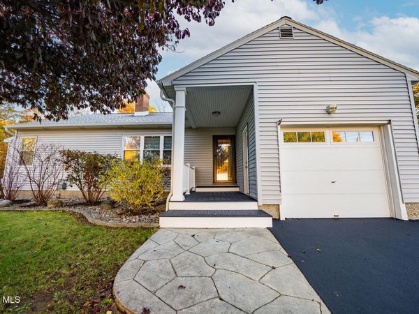 9 Veeder Drive, Albany, NY 12205