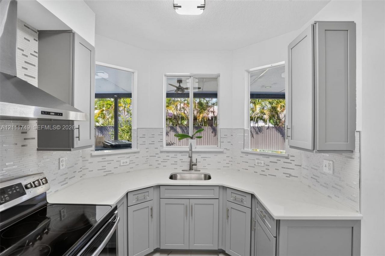 14423 SW 28th St , Miami, FL 33175 Photo