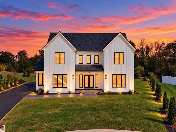 200 GRAY DR, WAYNESBORO, VA 22980