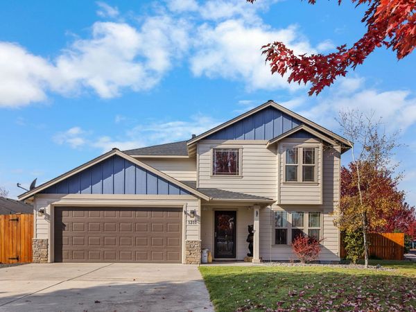 1311 NW 21st Street, Redmond, OR 97756