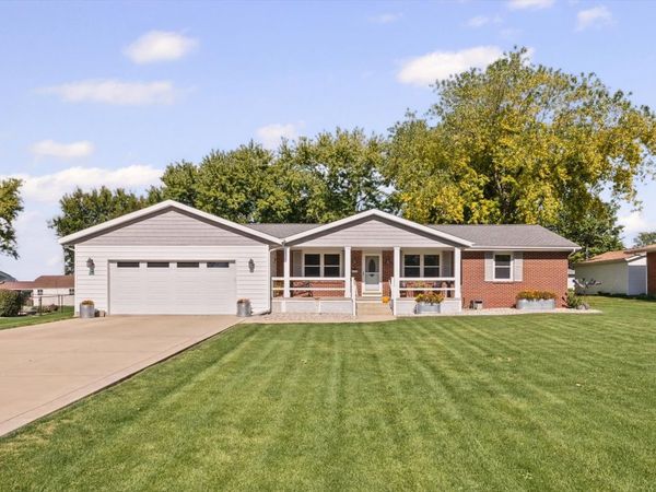 922 E Lefevre Avenue , Gibson City, IL 60936