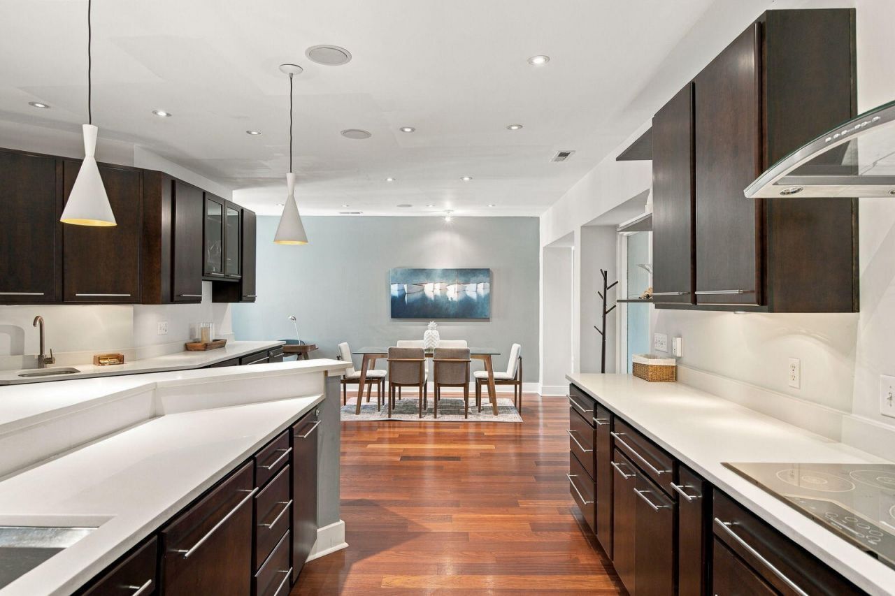 182 E Bay Street Photo 10