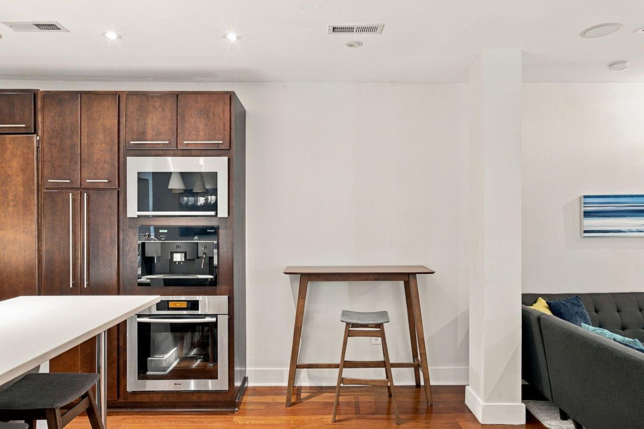 182 E Bay Street Photo 13