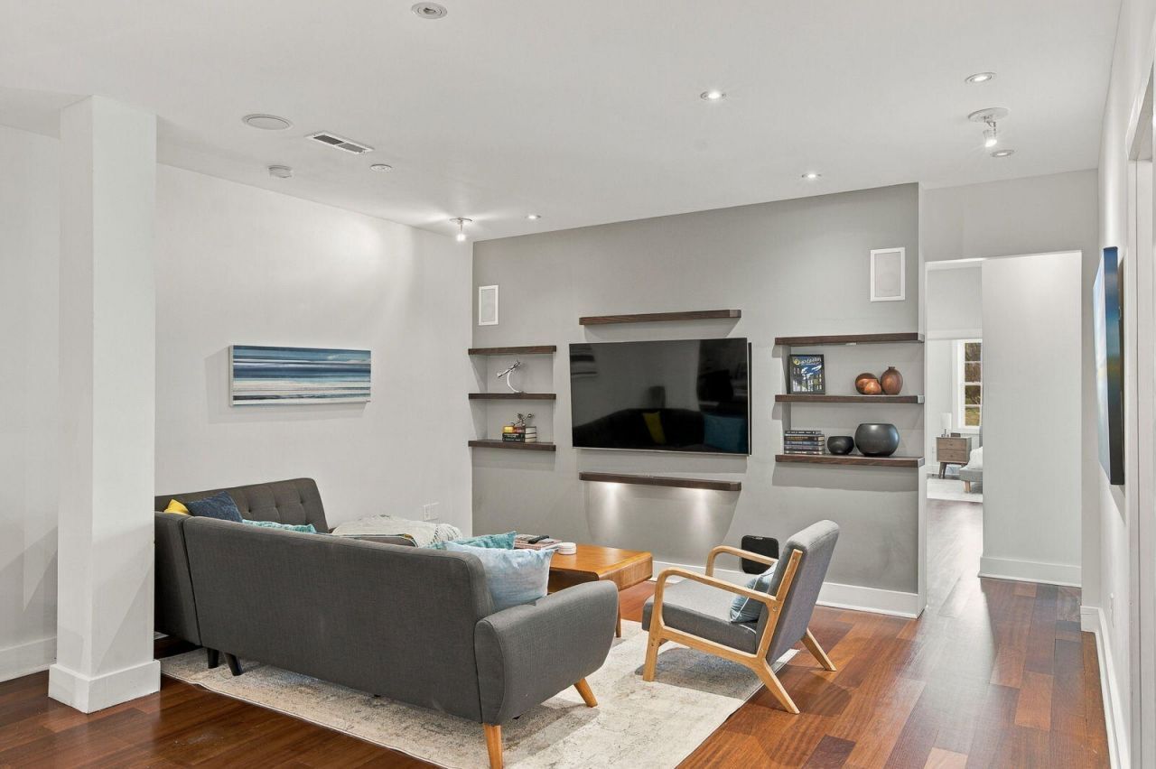 182 E Bay Street Photo 14