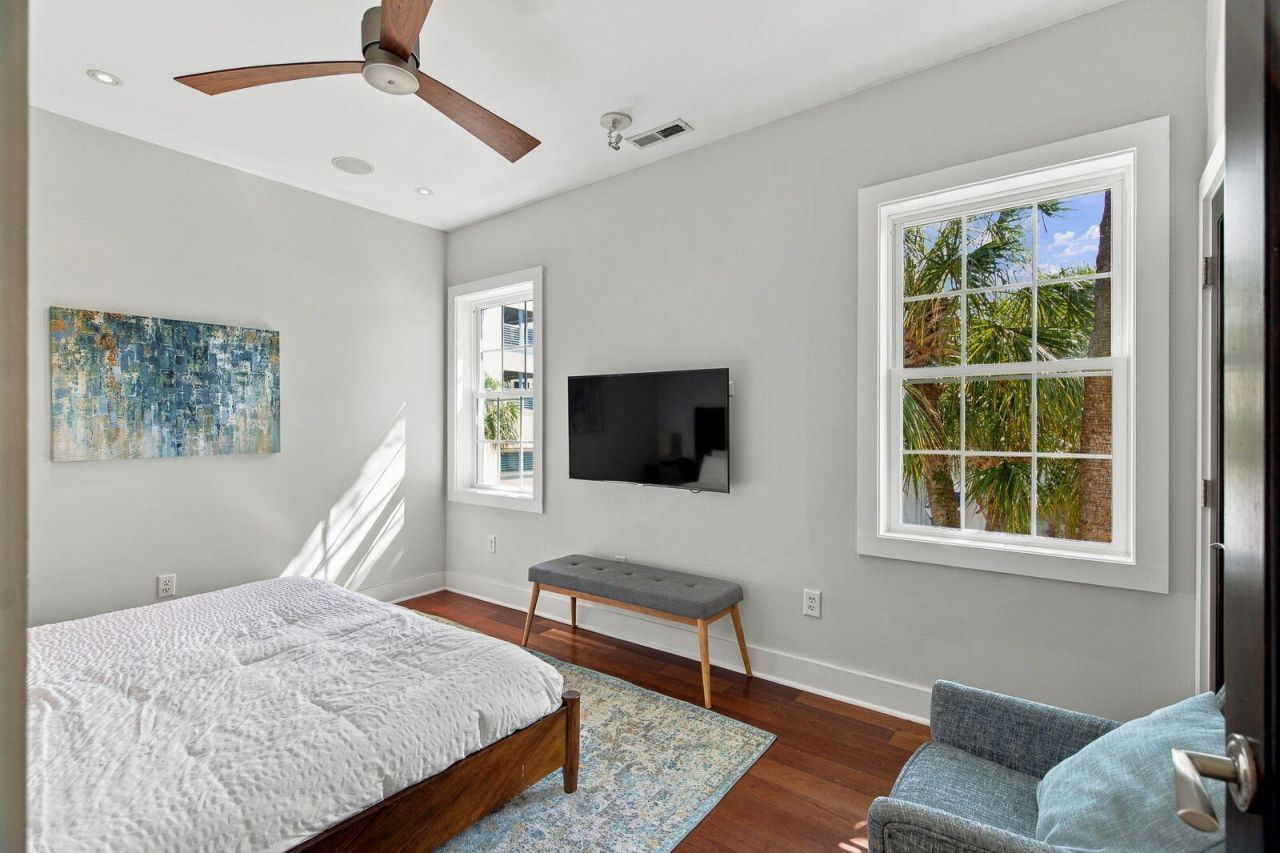 182 E Bay Street Photo 25