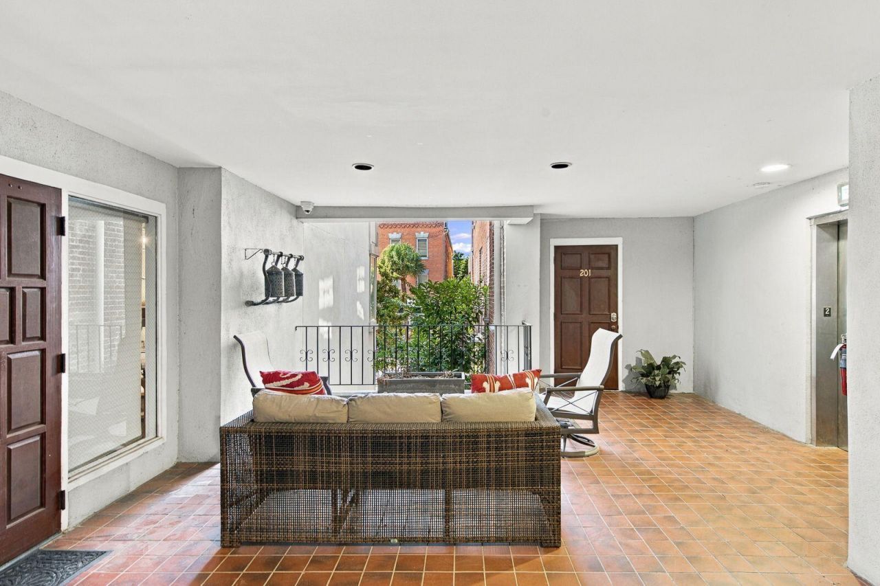 182 E Bay Street Photo 33