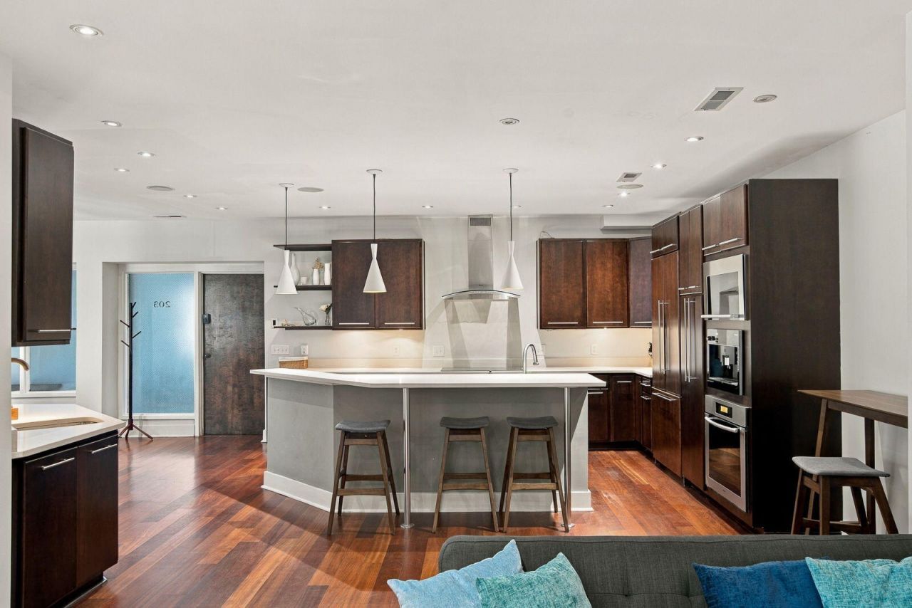 182 E Bay Street Photo 5