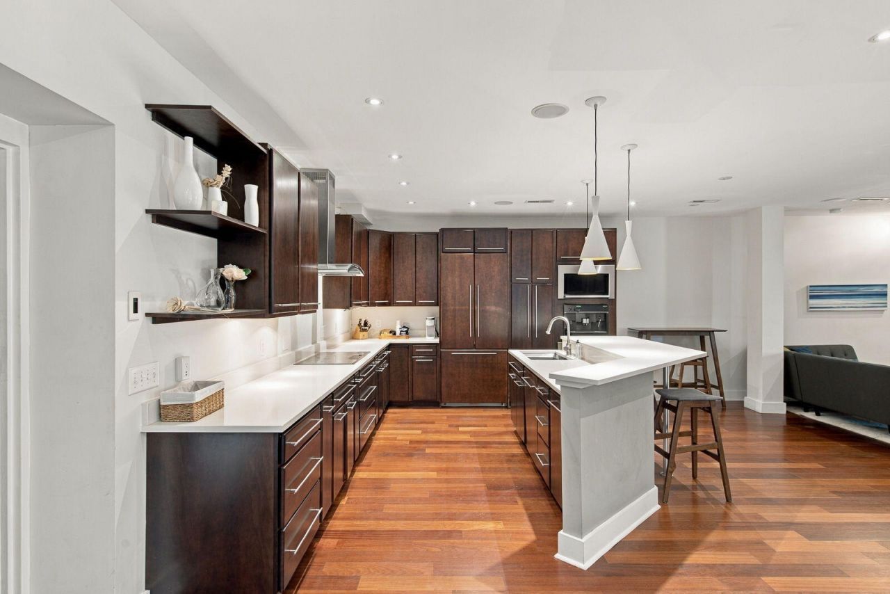 182 E Bay Street Photo 6