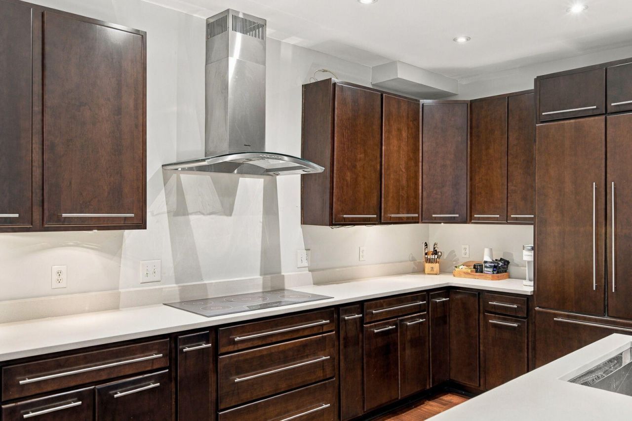 182 E Bay Street Photo 8