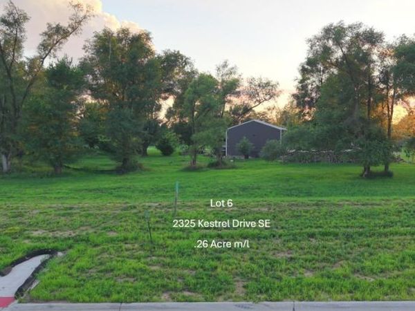 2325 Kestrel Drive SE, Cedar Rapids, IA 52403