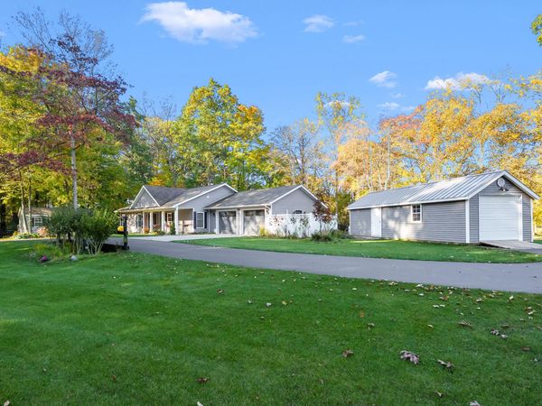 56160 Shady Lane, Three Rivers, MI 49093