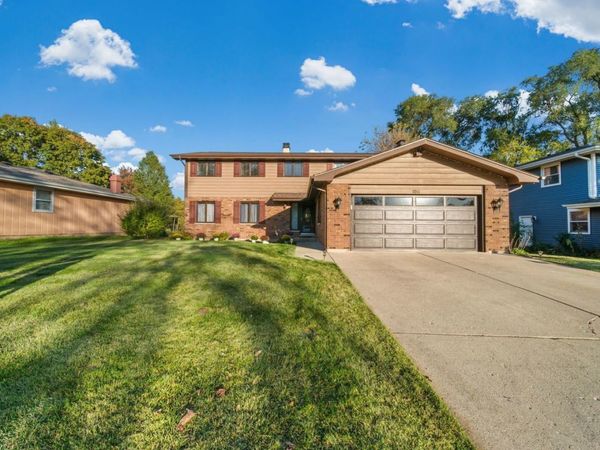 1011 Iroquois Drive, Elgin, IL 60123