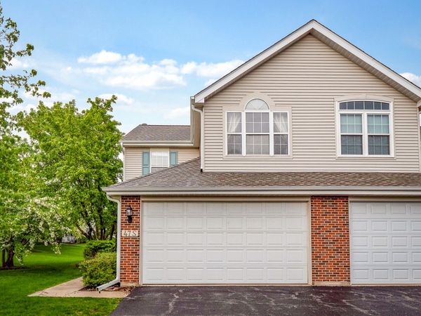 47 S Oakhurst Drive , Aurora, IL 60504