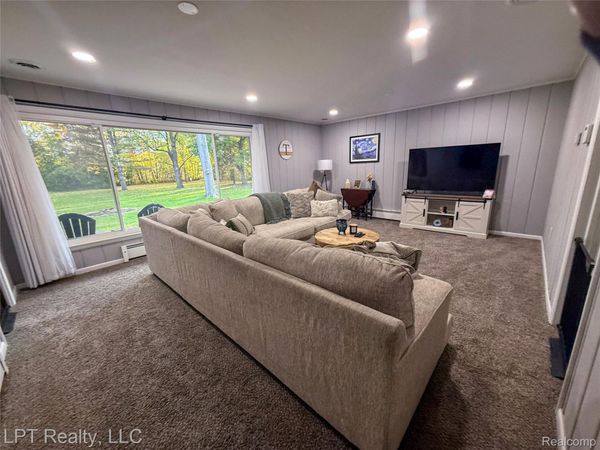 21600 Holly Street, Clinton Township, Mi 48035