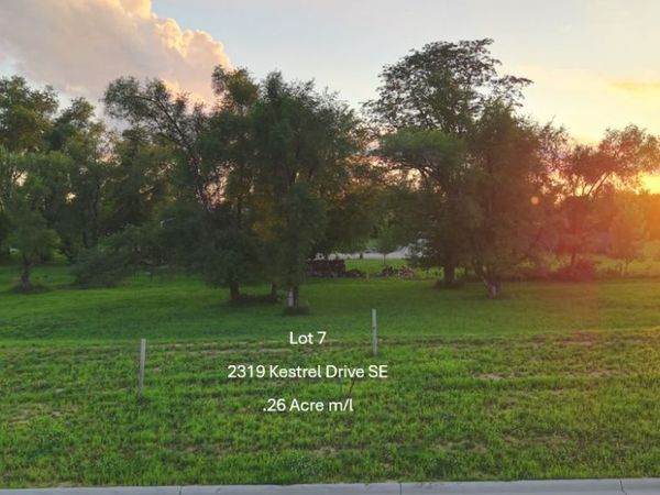 2319 Kestrel Drive SE, Cedar Rapids, IA 52403