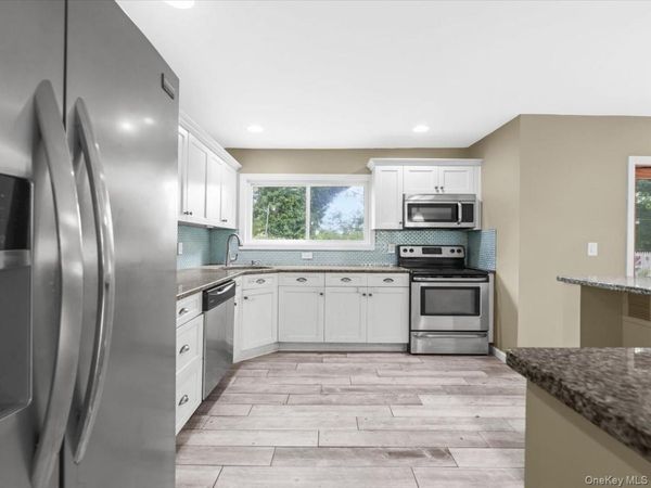 112 Rosemont Avenue , Farmingville, NY 11738