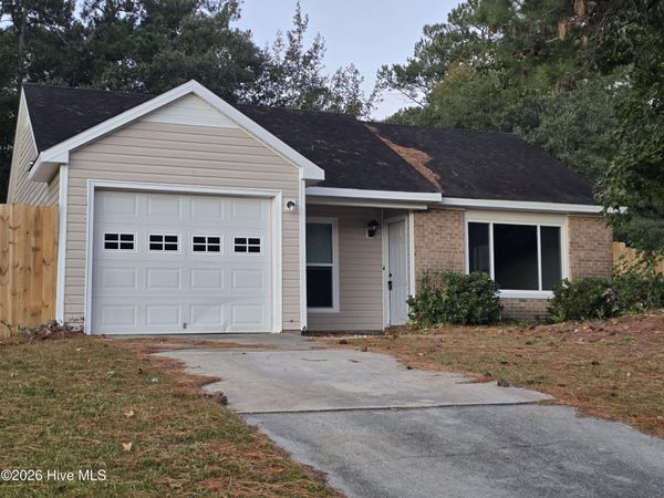 533 Shadowridge Road , Jacksonville, NC 28546