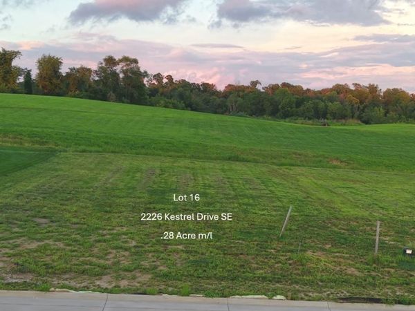 2226 Kestrel Drive SE, Cedar Rapids, IA 52403