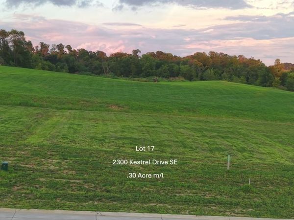 2300 Kestrel Drive SE, Cedar Rapids, IA 52403