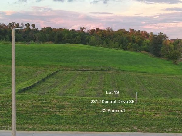 2312 Kestrel Drive SE, Cedar Rapids, IA 52403