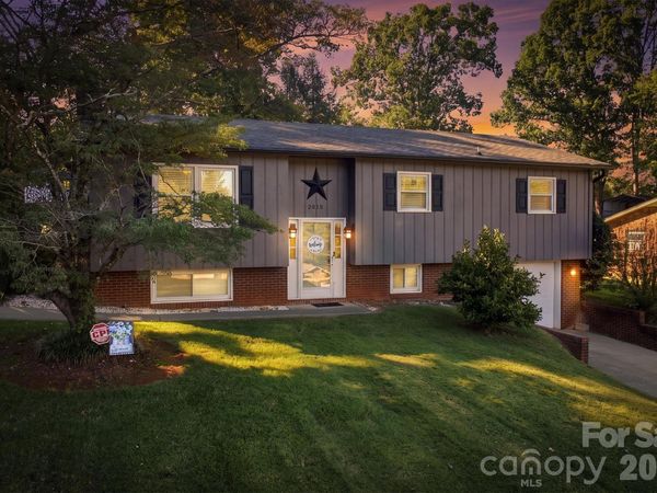 2010 Eastbrook Circle , Morganton, NC 28655