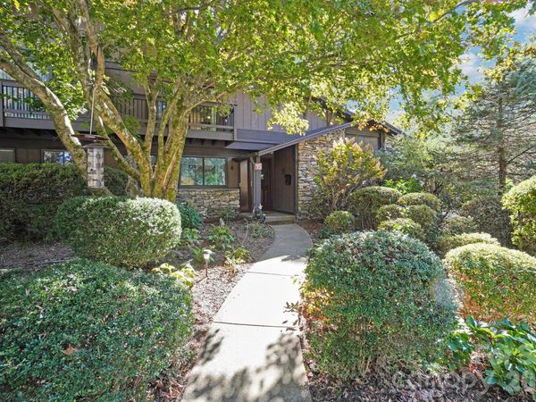 82 Laurelwood Circle W, Hendersonville, NC 28791
