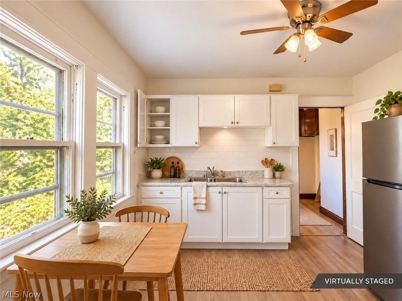 10114 Parkgate Avenue, Cleveland, OH 44108 Photo 10
