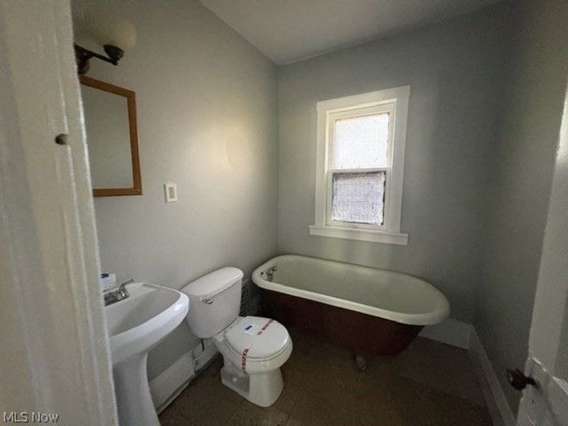 10114 Parkgate Avenue, Cleveland, OH 44108 Photo 16