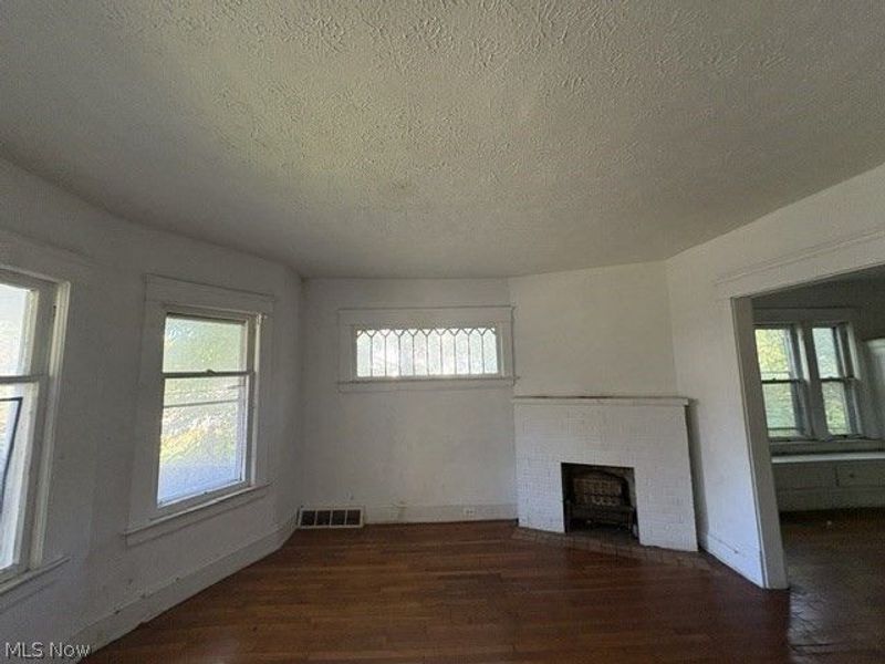 10114 Parkgate Avenue, Cleveland, OH 44108 Photo 4