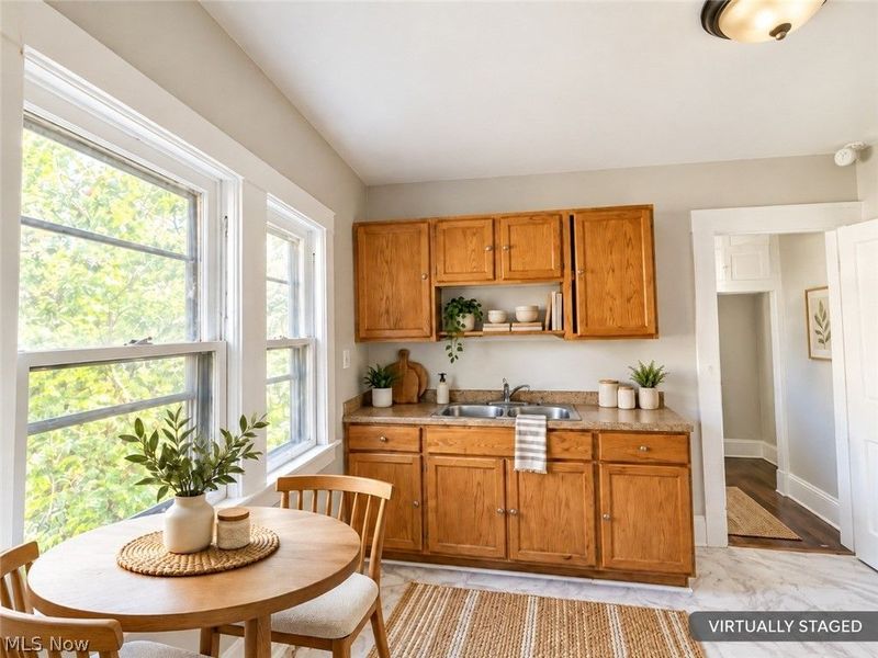 10114 Parkgate Avenue, Cleveland, OH 44108 Photo 8