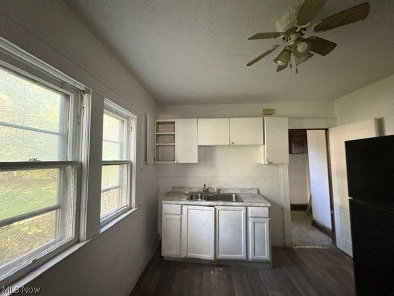 10114 Parkgate Avenue, Cleveland, OH 44108 Photo 9