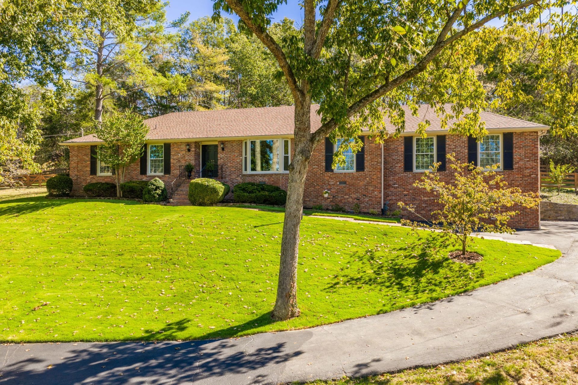 405 Horseshoe Ln, Nashville, TN 37221 Main Photo