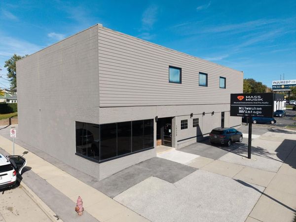 10220 W Greenfield AVENUE, West Allis, WI 53214