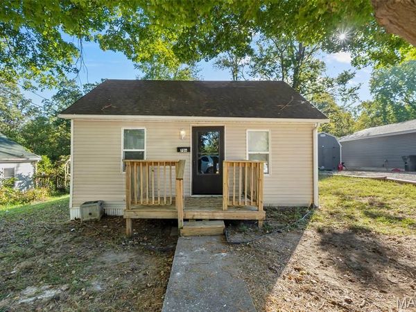 708 N Hope Street , Jackson, MO 63755
