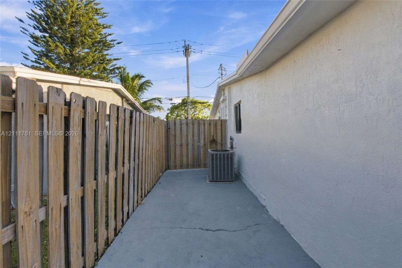 6971 SW 19th St , North Lauderdale, FL 33068 Photo