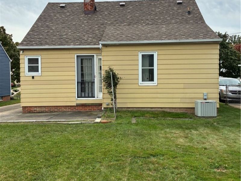 8812 Torrance Avenue, Brooklyn, OH 44144 Photo 2