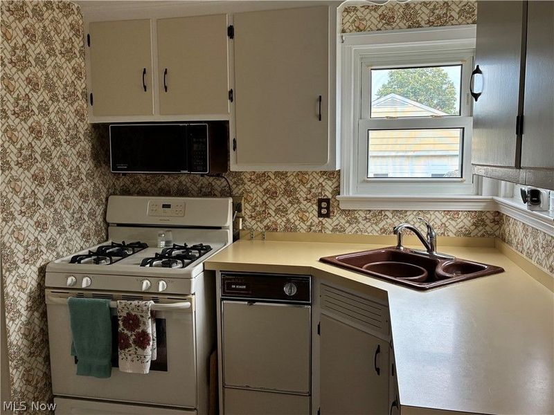 8812 Torrance Avenue, Brooklyn, OH 44144 Photo 5