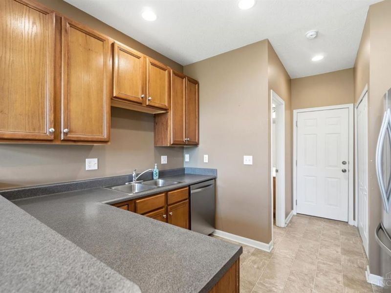 9230 Great Lakes Circle, Washington Township, OH 45458 Photo 15