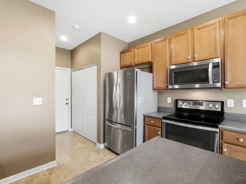 9230 Great Lakes Circle, Washington Township, OH 45458 Photo 16