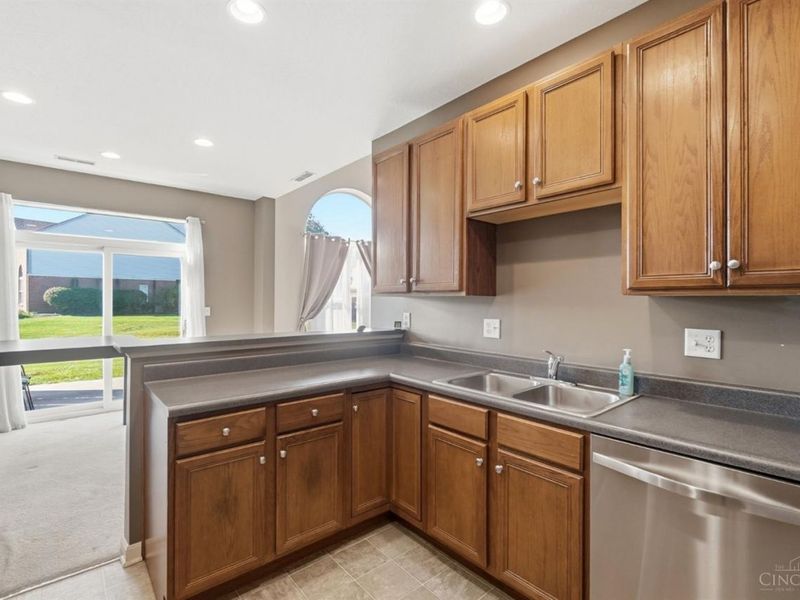9230 Great Lakes Circle, Washington Township, OH 45458 Photo 17