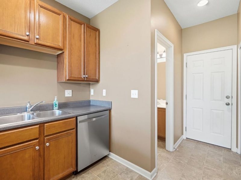 9230 Great Lakes Circle, Washington Township, OH 45458 Photo 20
