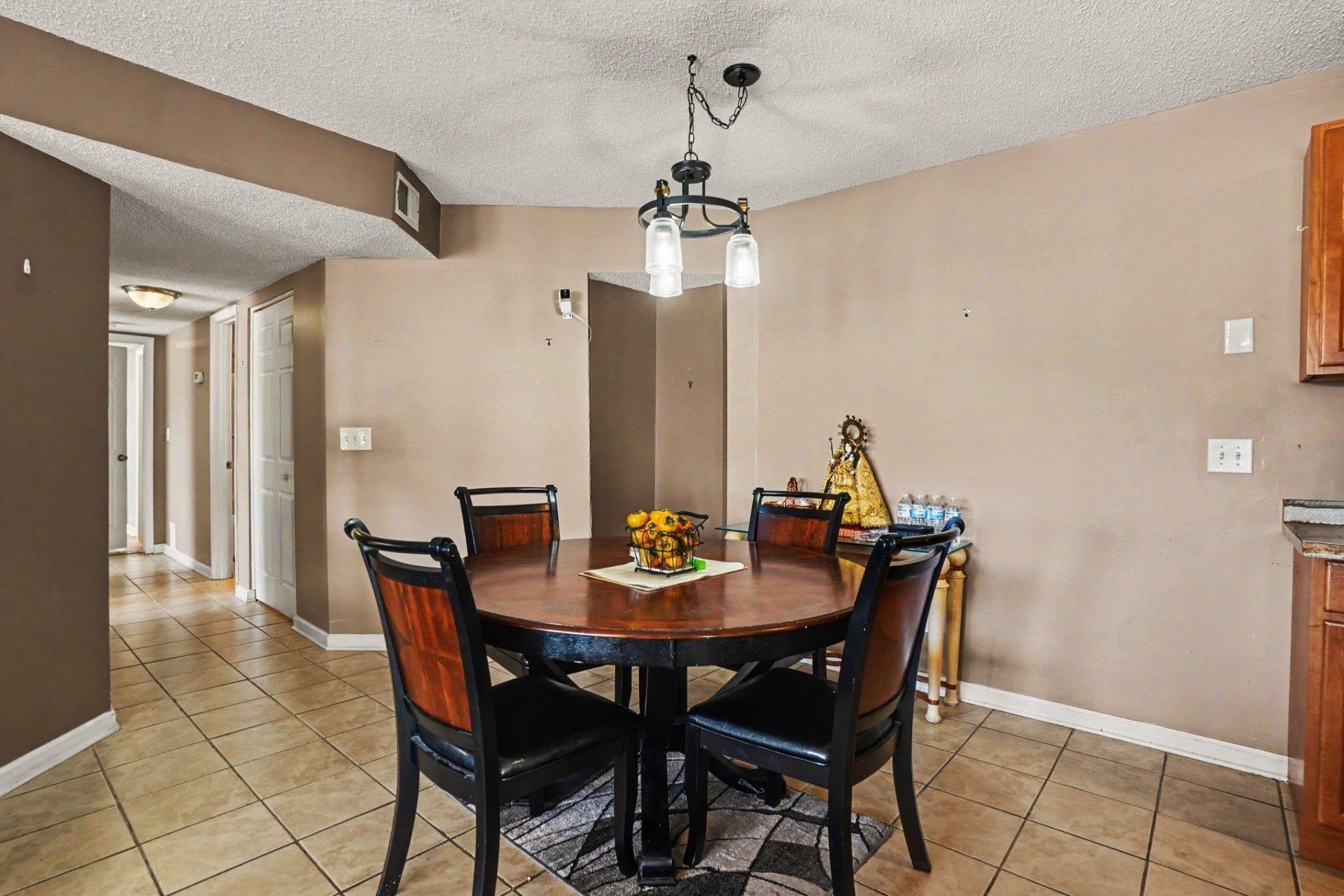 2276 Essex Dr.  Photo 9