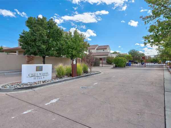 1401 Vinca Trail NE, Albuquerque, NM 87112
