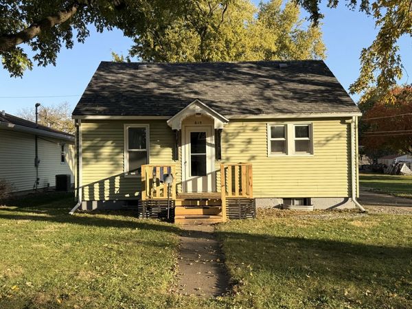 615 W Sherman Avenue , Pontiac, IL 61764