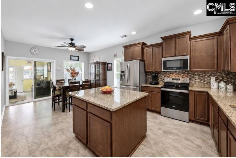 220 Glossy Green Lane  Photo 11